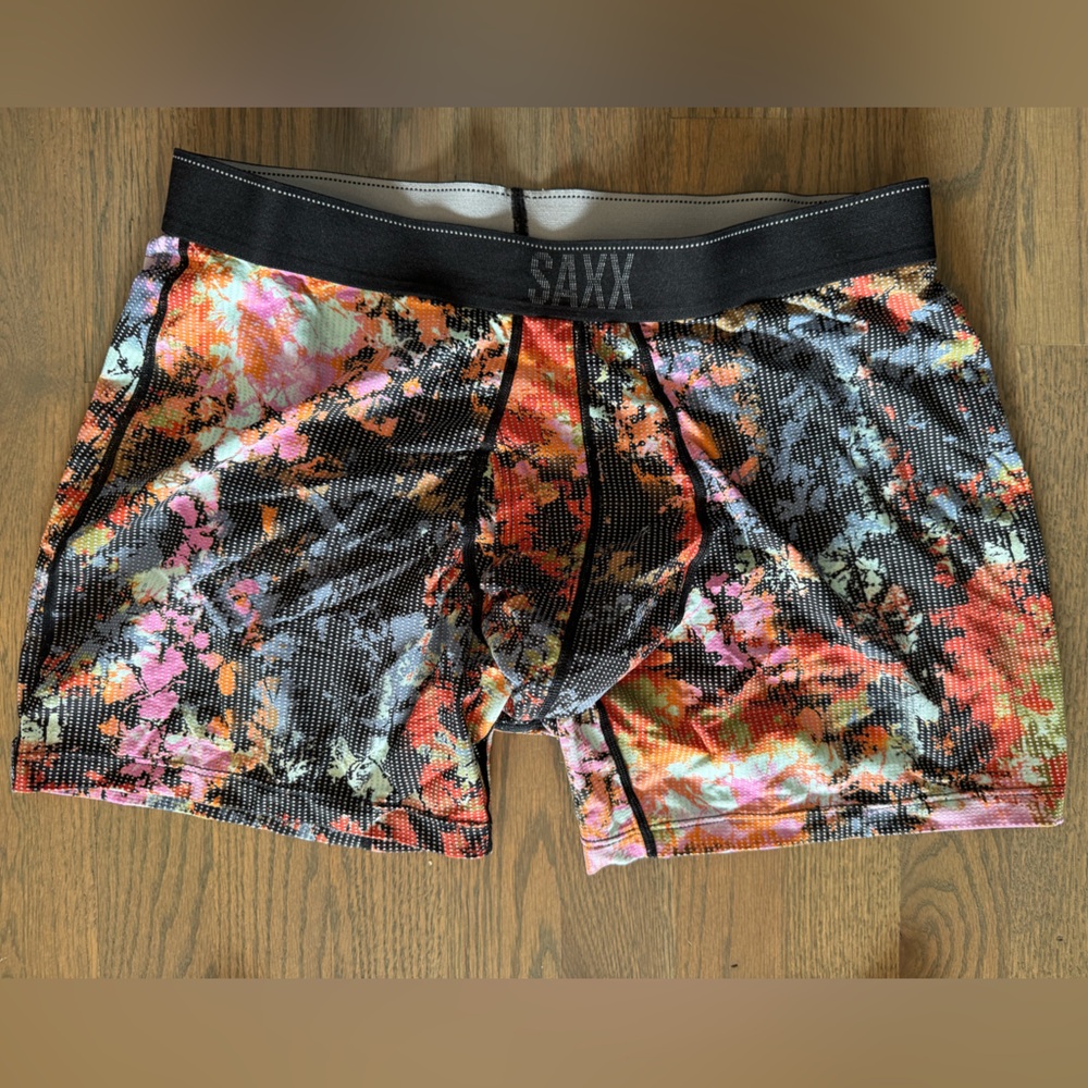 SAXX. Men’s Large. Quest.